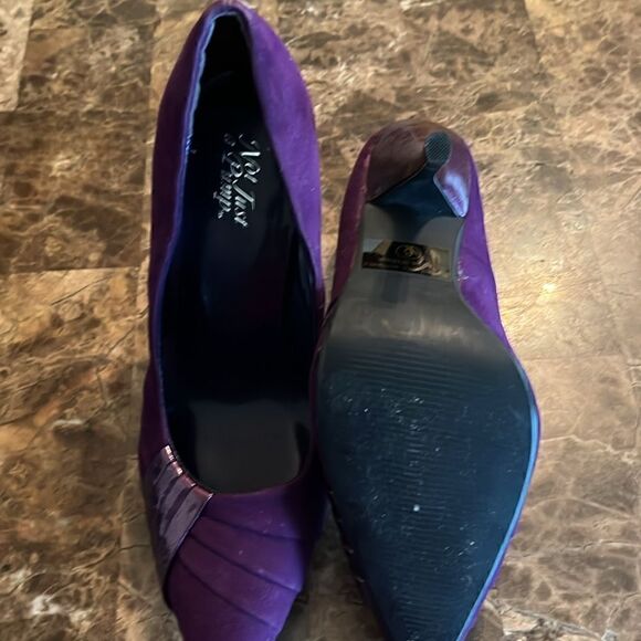 Not Just A Pump Women Shoes - Picture 6 of 7